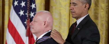 Obama makes push for sentencing reform while awarding police medals